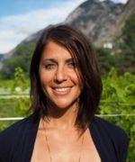 Mona Damluji headshot